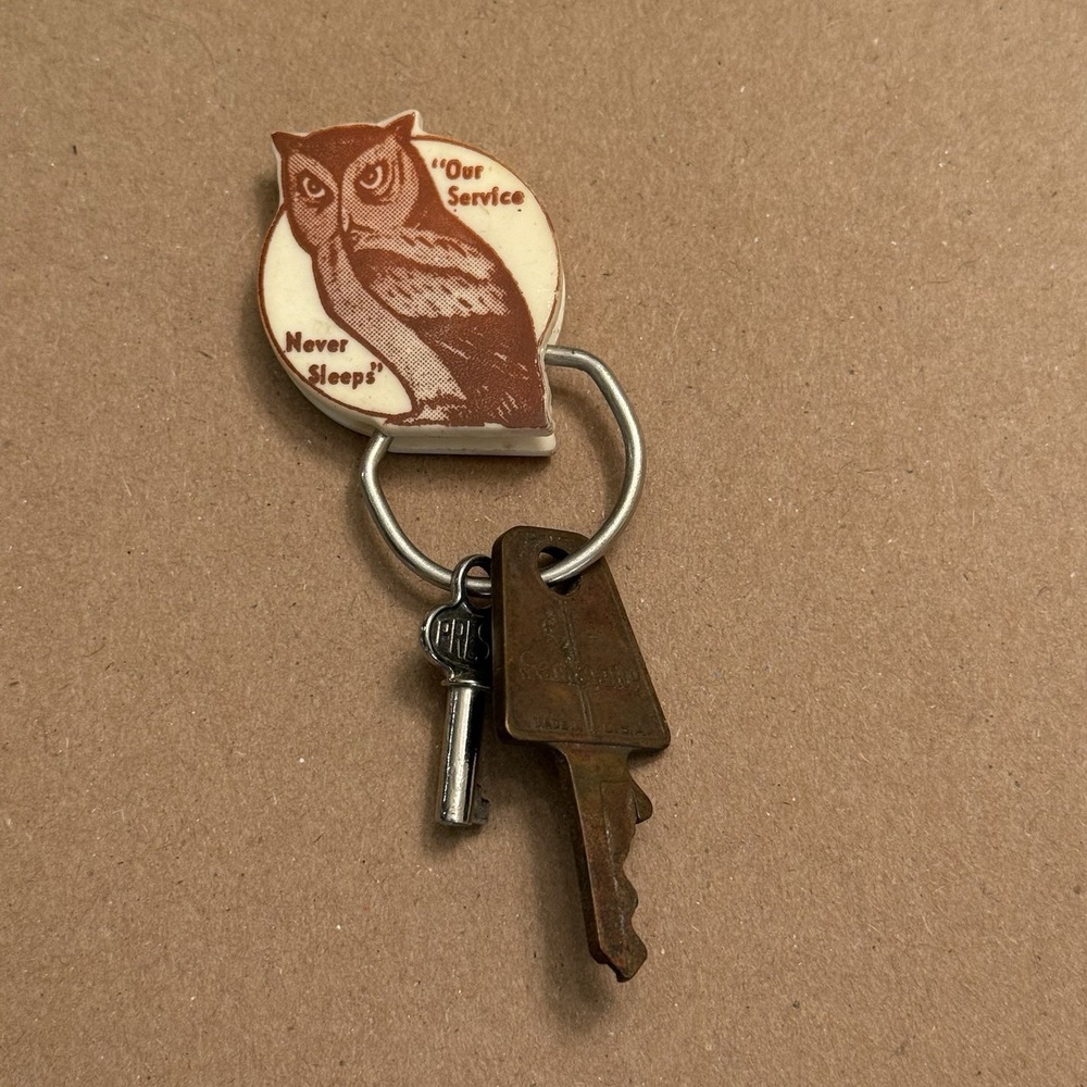 Wise Owl Motel Atlantic Iowa Our Service Never Sleeps Keychain Keys Vintage